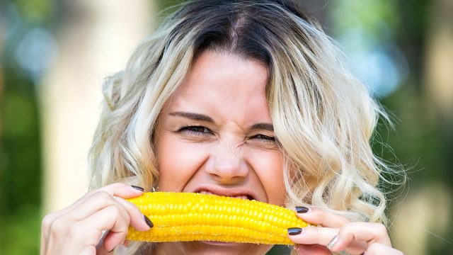 The,Girl,Is,Eating,Boiled,Sweet,Corn,In,The,Park