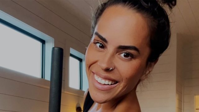 She Got Her Abs to Pop Without Situps by Doing These 3 Things