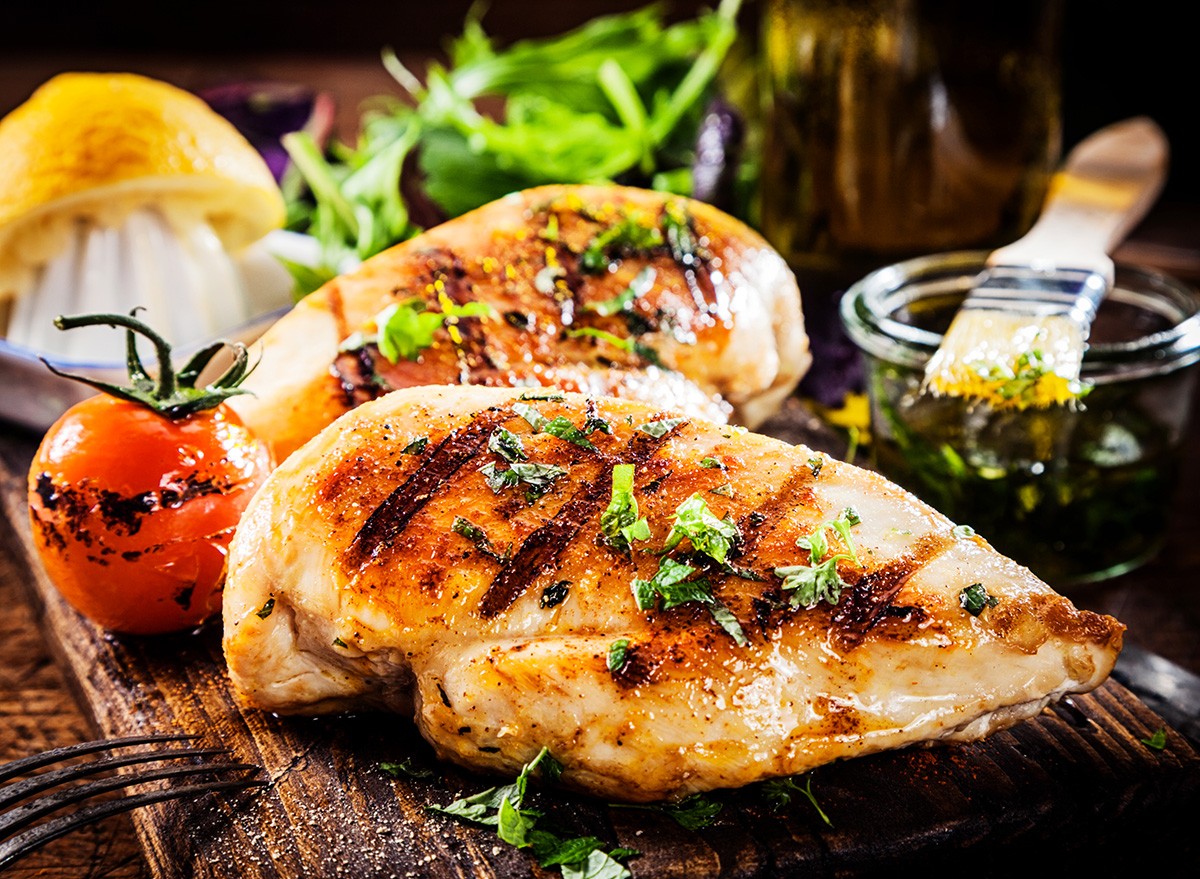 Marinated,Grilled,Healthy,Chicken,Breasts,Cooked,On,A,Summer,Bbq