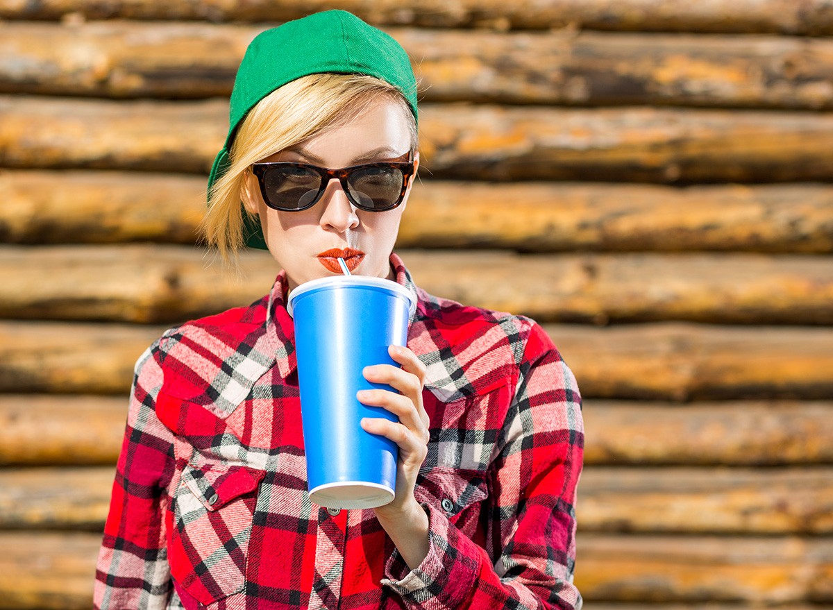 soda, drink,coke,lemonade,pepsi,fountain,drink,fast food, cup,straw,summer,hot
