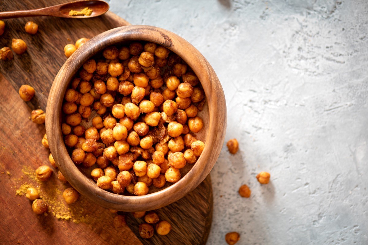 Spicy,Crispy,Roasted,Chickpeas,With,Paprika,,Curry,And,Hot,Chili