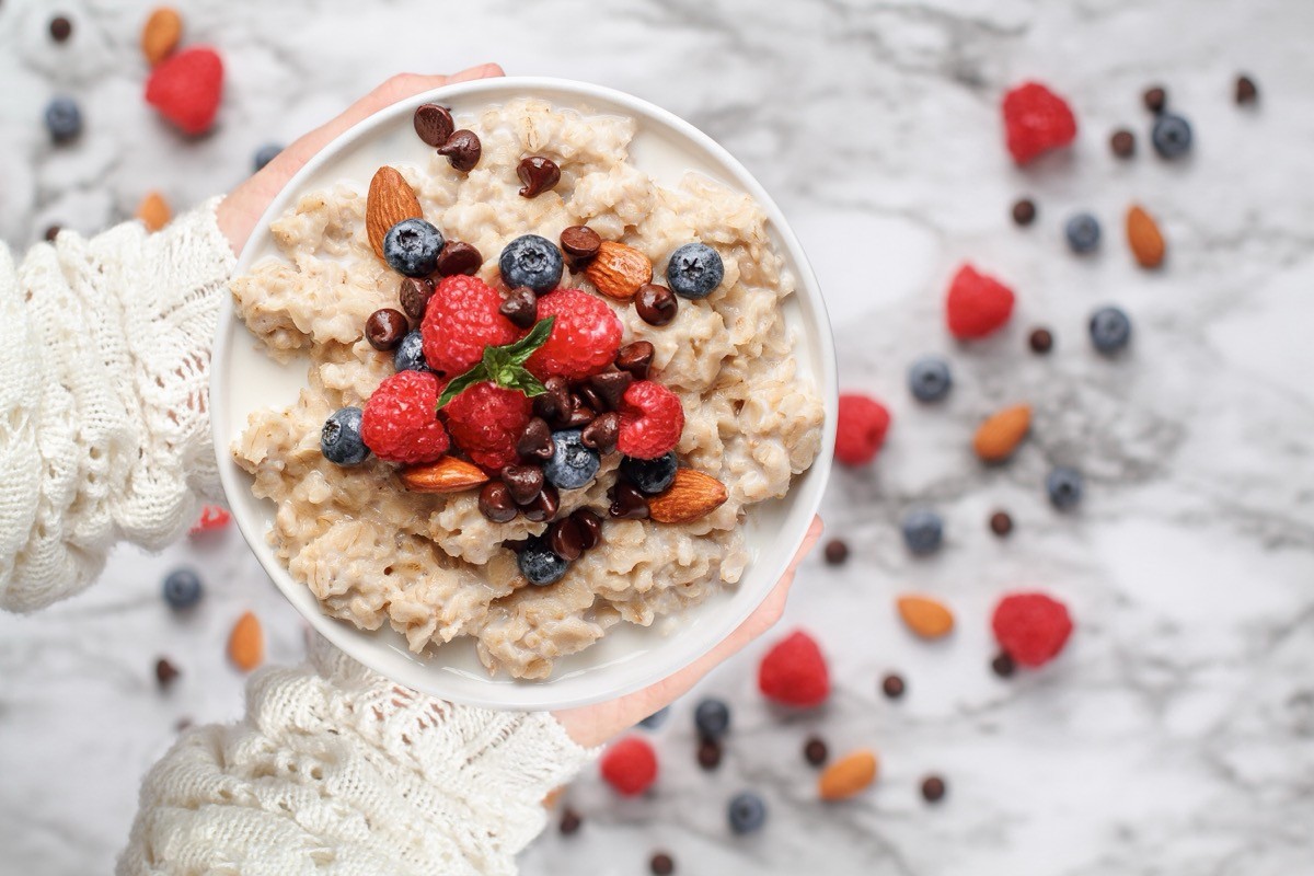 Healthy,Oatmeal,Served,With,Berries,,Chocolate,Chips,,Almonds,And,Honey.